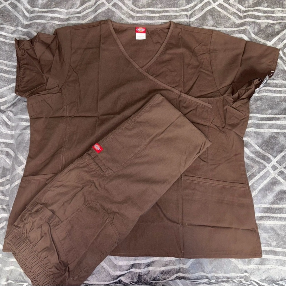 Dickies Dark Brown Scrub Set